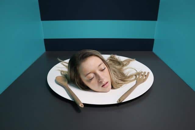 A woman’s head on a plate; an exhibit at the Museum of Illusions.