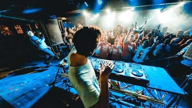 People dancing at a nightclub.