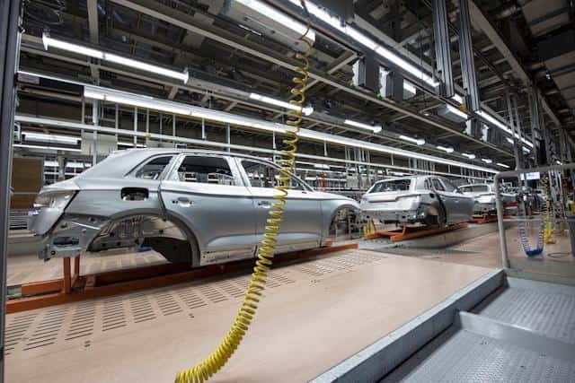 Cars in a factory, or fabrika — an example of false friends in Serbian and English.