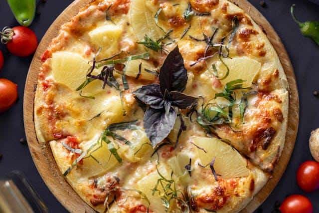 Pica sa ananasom (Pineapple pizza)🍍